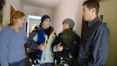 FOTO: Ester Geislerová s Jiřím Mádlem, Vojtou Kotkem a Jiřím Langmajerem ve filmu Snowboarďáci.