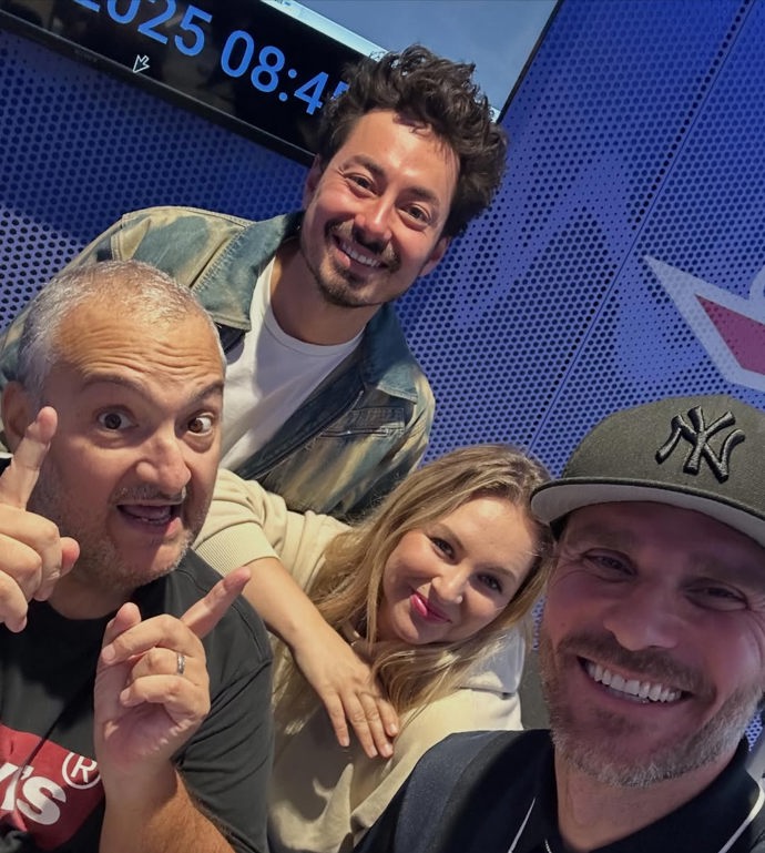 FOTO: Zpěvák Mirai Navrátil se loučí s Patrikem Hezuckým. – stránka 1