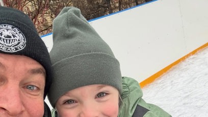 FOTO: Ivan Bartoš vzal svého pětiletého syna Bertíka na brusle.