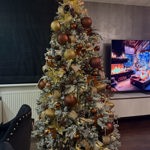 Letošní stromeček u Limberských je velice elegantní. Je vidět, že zdobení zabere mnoho hodin. 