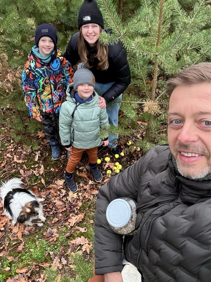 FOTO: Vít Rakušan s rodinou. – stránka 1