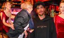 Rozjuchaná Obermaierová, unavený Tofi i nepřehlédnutelná Martiníková: Křest videoklipu plný hvězd