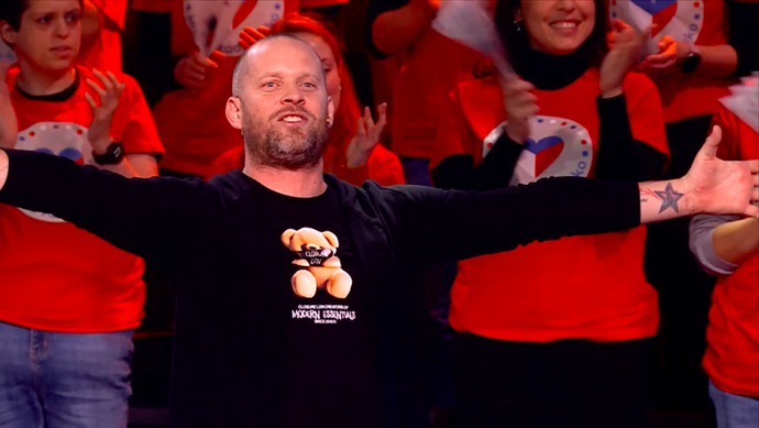 FOTO: Jakub Prachař zpíval kamarádovi. – stránka 9