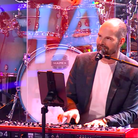 Jan Maxián hrál na piano.