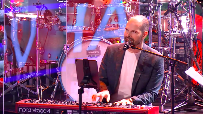 FOTO: Jan Maxián hrál na piano. – stránka 7