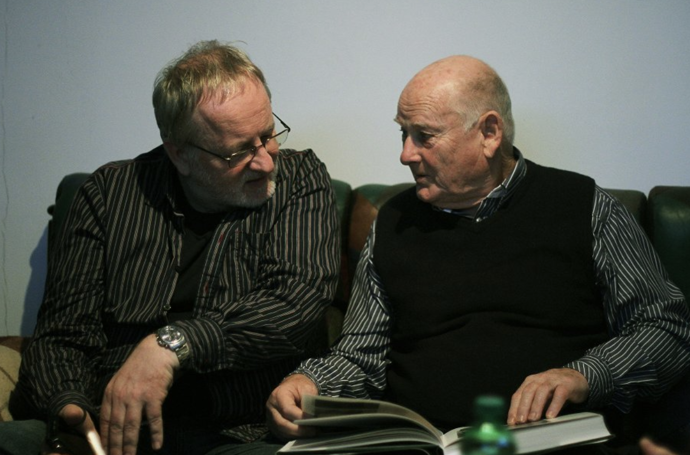 FOTO: Kostýmní výtvarník a malíř Theodor Pištěk ve 13. komnatě. – stránka 45