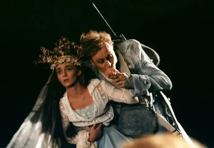 FOTO: Klára Oltová a Karel Roden ve filmu Kytice.