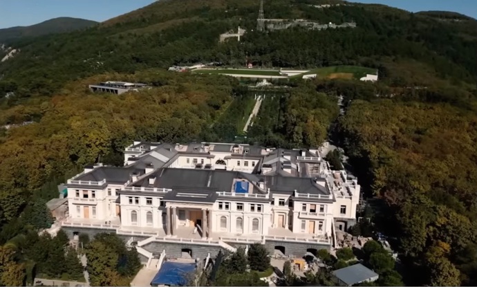 FOTO: Pod Putinovou rezidencí v Soči se údajně nachází podzemní komplex, který by ho mohl ochránit před katastrofou. – stránka 3