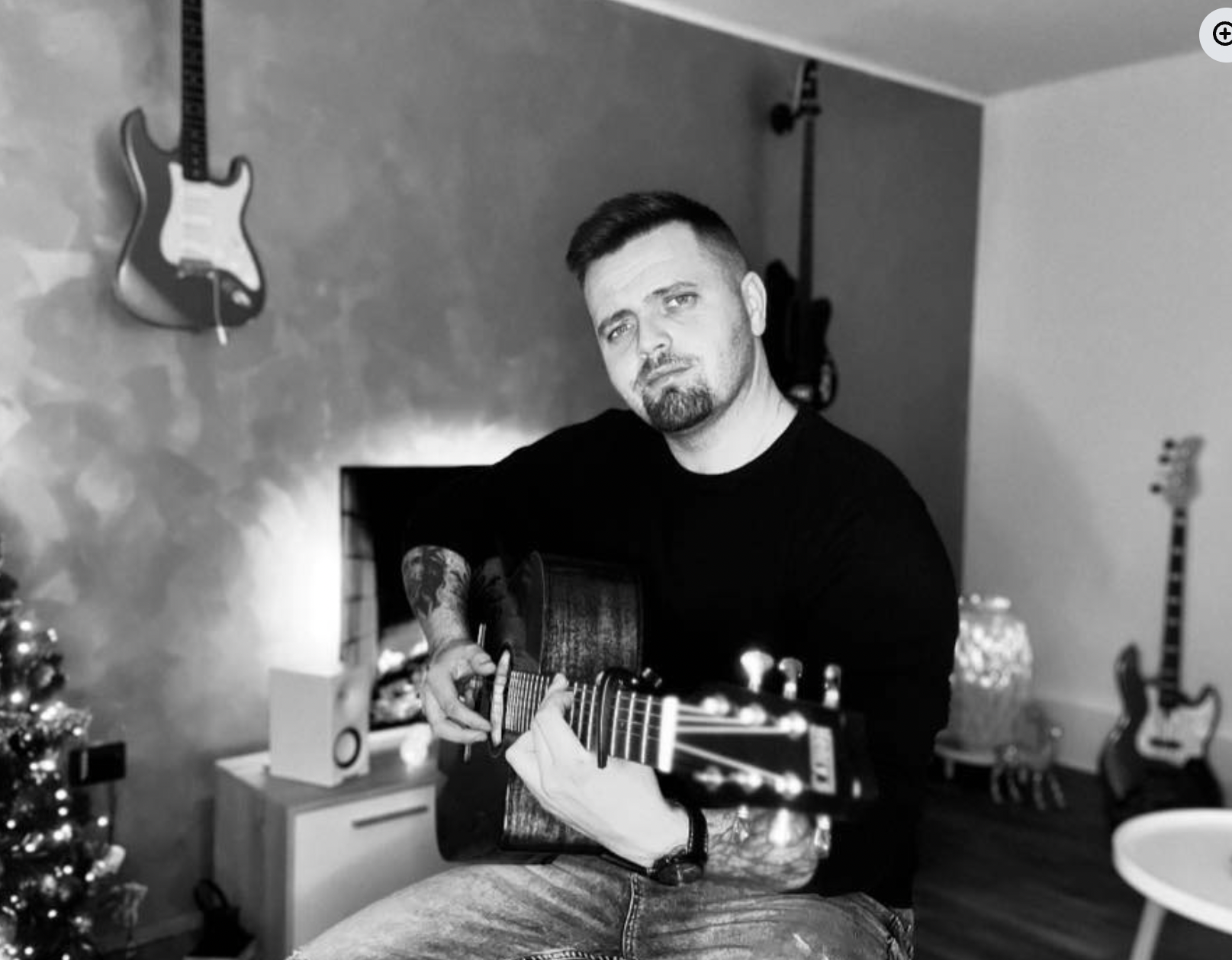 Zpěvák Adam Urban zemřel v 33 letech.