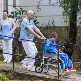 Film Máma jde 14. prosince na obrazovky České televize. 