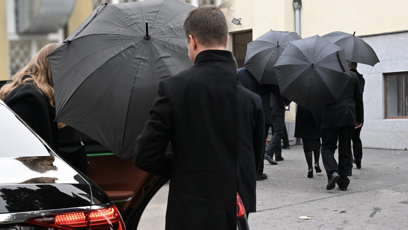 FOTO: Nikola Hezucká na pohřbu.