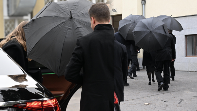 FOTO: Nikola Hezucká na pohřbu. – stránka 7