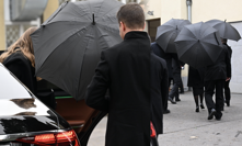 Nikola Hezucká na pohřbu. 