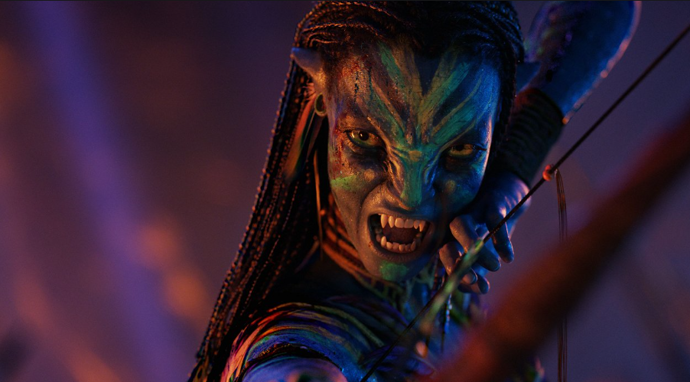 FOTO: Zoe Saldana ve snímku Avatar: Oheň a popel.