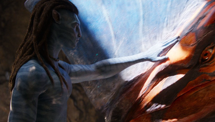 FOTO: Sam Worthington ve snímku Avatar: Oheň a popel.