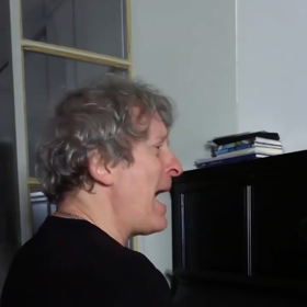 Následně jim předvedl jak by to mělo vypadat.