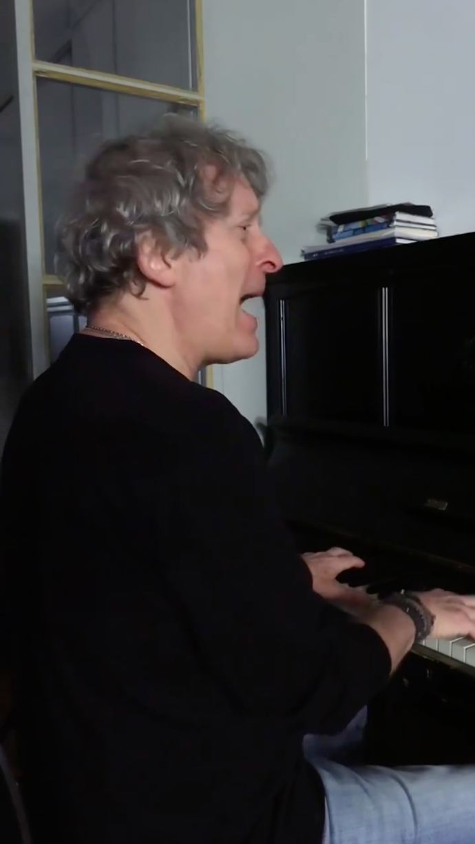 FOTO: Následně jim předvedl jak by to mělo vypadat. – stránka 1