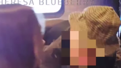 FOTO: Pán se pokusil Theresu políbit.