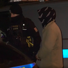 Muž podezřelý z únosu dvanáctiletého chlapce.