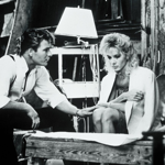 V roli dlouholeté taneční partnerky Patricka Swayzeho se objevila Cynthia Rhodes.