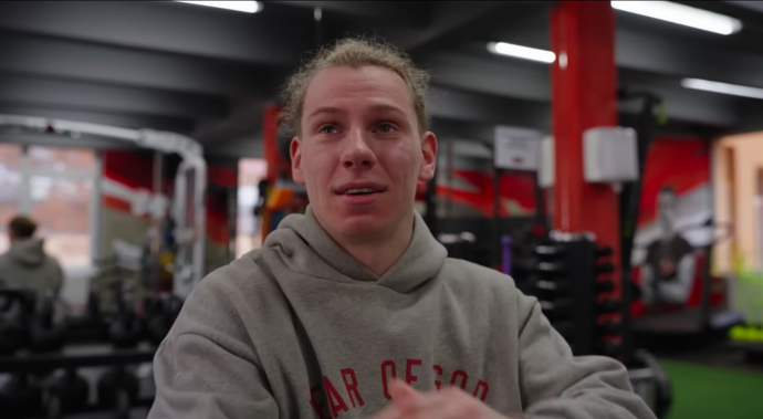 FOTO: Pavel Tóth opět srší arogancí. – stránka 1