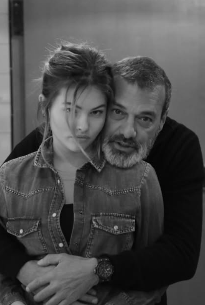 FOTO: Thylane Blondeau přišla o milovaného nevlastního otce. – stránka 3