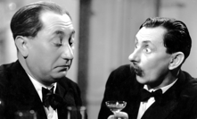 Vlasta Burian a Jaroslav Marvan v komedii U pokladny stál...