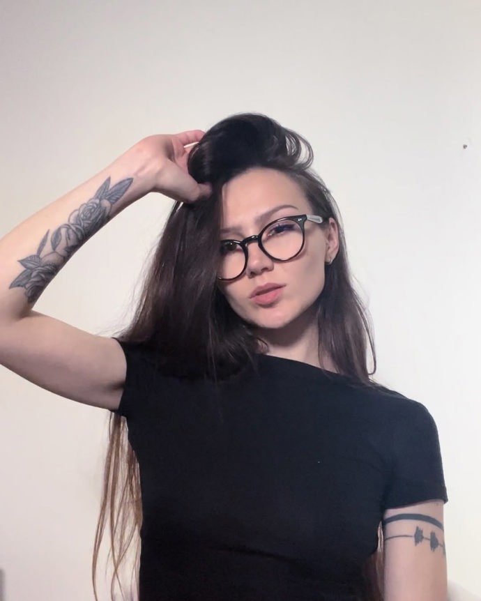 FOTO: Theresa polibek odmítla. – stránka 1