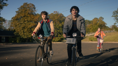 FOTO: Hvězdy Stranger Things i v poslední řadě sednou na kola.