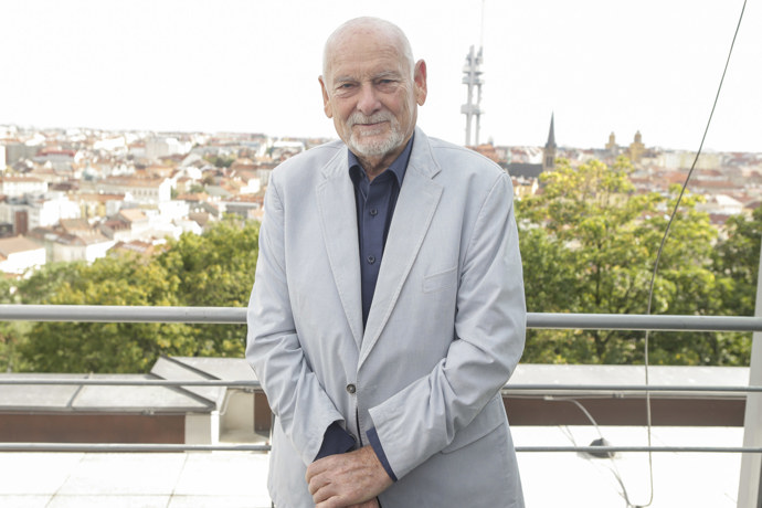 FOTO: Zemřel výtvarník Theodor Pištěk. – stránka 46