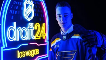 FOTO: Adama draftoval tým St. Louis Blues.