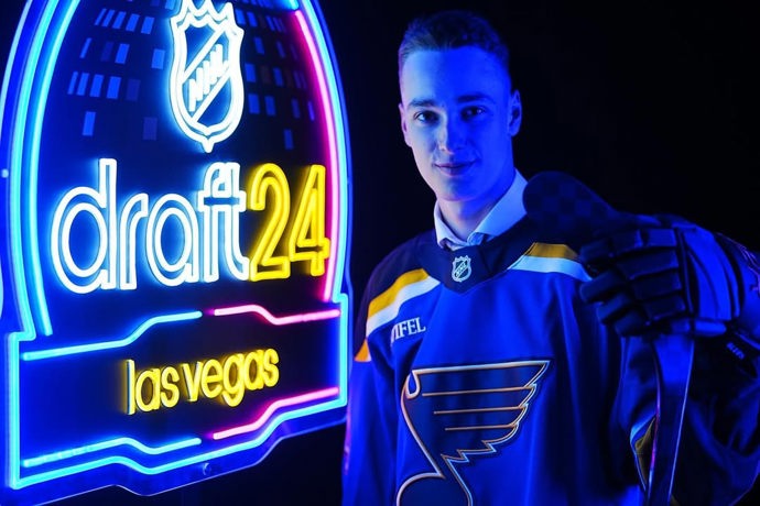 FOTO: Adama draftoval tým St. Louis Blues. – stránka 6