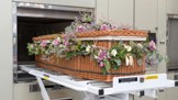 Thajku Chonthirat Sakulkoo prohlásili za mrtvou: Před kremací ji zachránilo klepání na rakev