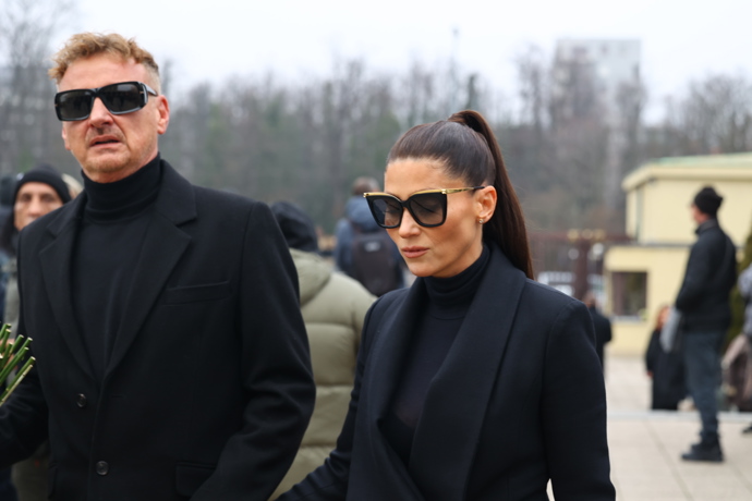 FOTO: Tereza Kerndlová na pohřbu Patrika Hezuckého. – stránka 189