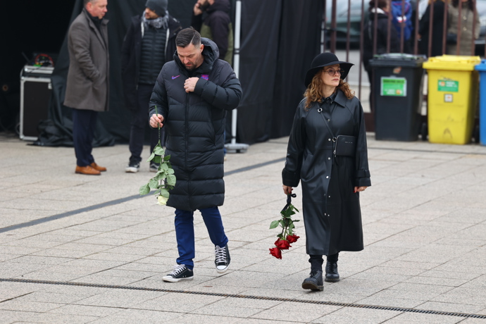 FOTO: Marta Jandová na pohřbu Patrika Hezuckého. – stránka 3