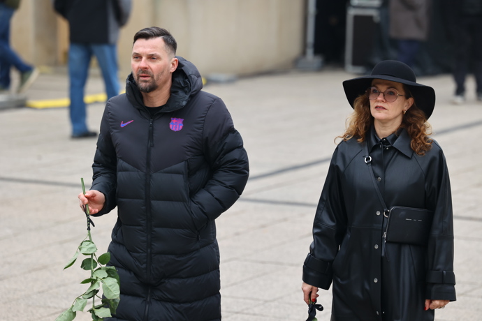 FOTO: Marta Jandová na pohřbu Patrika Hezuckého. – stránka 2