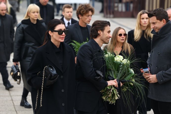 FOTO: Leoš Mareš na pohřbu Patrika Hezuckého. – stránka 52