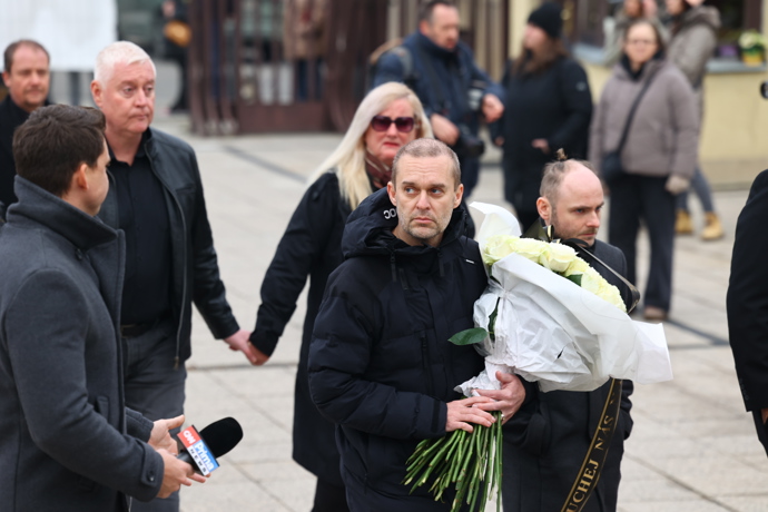 FOTO: Pavel Cejnar na pohřbu Patrika Hezuckého. – stránka 163