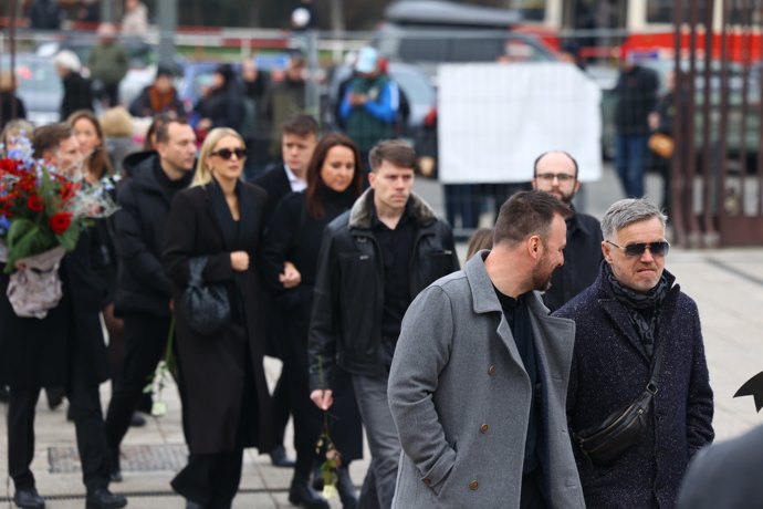 FOTO: Přátelé a kolegové se přišli naposledy rozloučit s Patrikem Hezuckým. – stránka 217