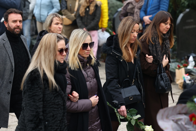 FOTO: Přátelé a kolegové se přišli naposledy rozloučit s Patrikem Hezuckým. – stránka 211