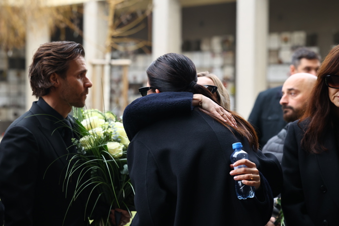 FOTO: Přátelé a kolegové v čele s Leošem Marešem se přišli naposledy rozloučit s Patrikem Hezuckým. – stránka 58