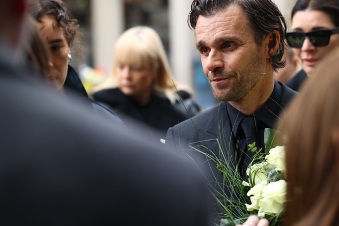 FOTO: Leoš Mareš na pohřbu Patrika Hezuckého. – stránka 51