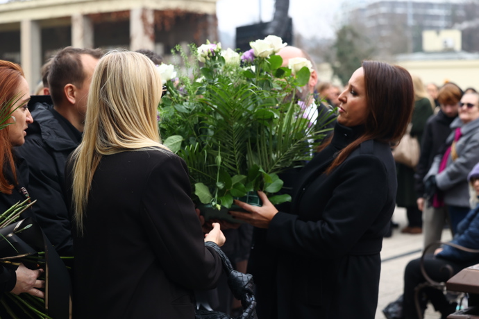 FOTO: Přátelé a kolegové se přišli rozloučit s Patrikem Hezuckým. – stránka 235