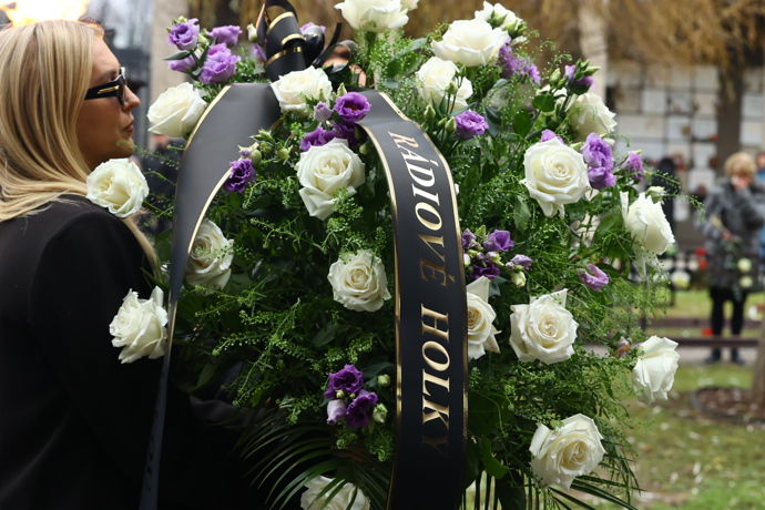 FOTO: Přátelé a kolegové se přišli rozloučit s Patrikem Hezuckým. – stránka 231