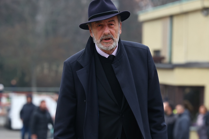 FOTO: Michel Fleischmann na pohřbu Patrika Hezuckého. – stránka 159