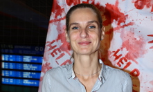 Věra (Mia) Kirchnerová s knihou Hlasy zločinu.