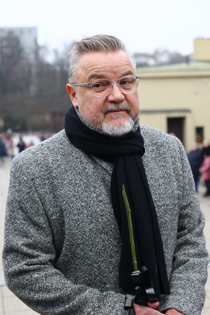 FOTO: Miloš Pokorný na pohřbu Patrika Hezuckého. – stránka 13