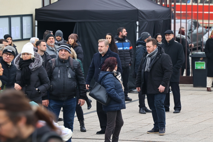 FOTO: Roman Ondráček na pohřbu Patrika Hezuckého. – stránka 157