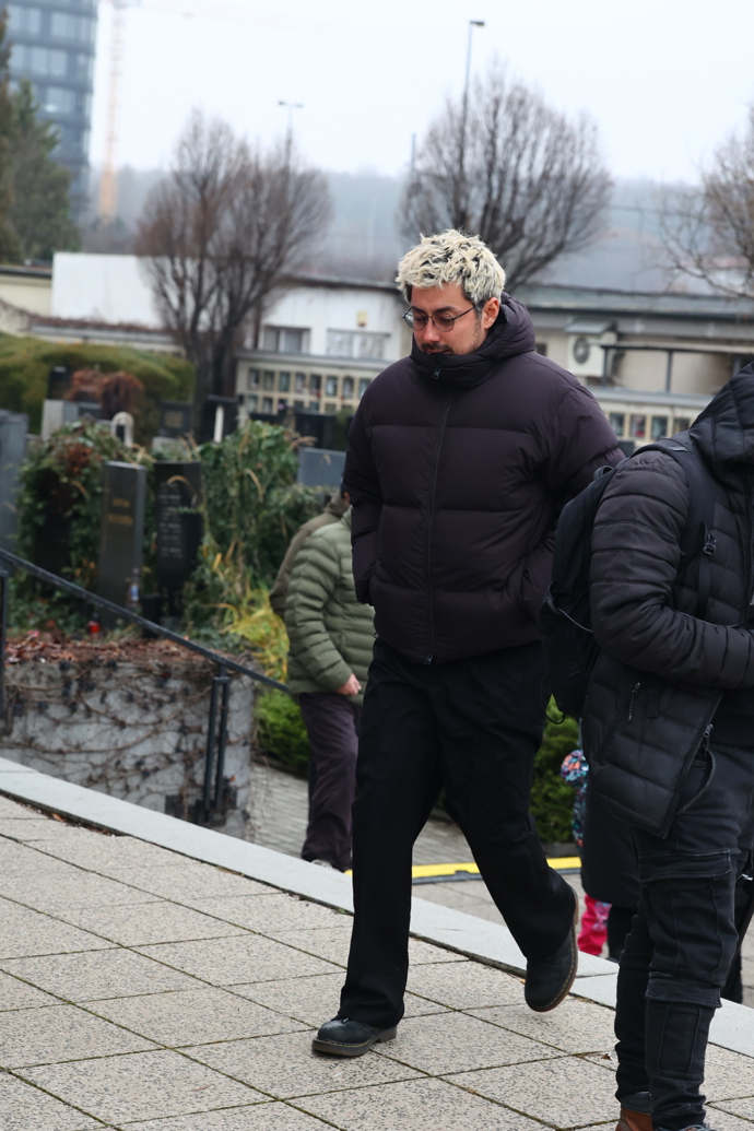 FOTO: Mirai přišel na pohřeb Patrika Hezuckého sám. – stránka 150