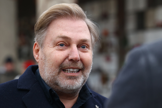 FOTO: Roman Ondráček na pohřbu Patrika Hezuckého. – stránka 146